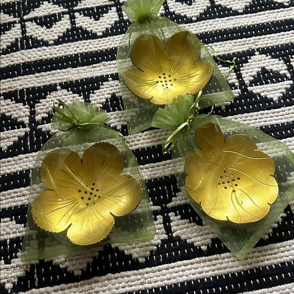 Gold Flower or leaf -Shaped Decorative Soap Dish handmade